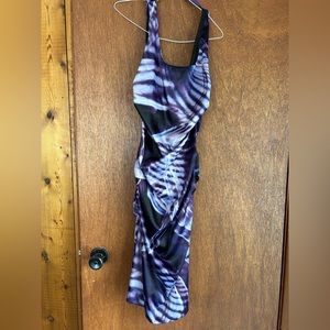 Size 4 (small) short formal dress from Le Chateau. Worn once.